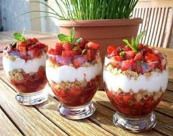 Tartare De Fraises Pistaches Et Sables Recette Recette Avec Des Fraises Recettes De Cuisine Recette