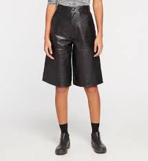 Bermuda taille haute beige plus de détails. Shorts Femme Mini Shorts Shorts Taille Haute Galeries Lafayette