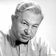 AJ by Louis Poulsen: lights & lamps at light11.eu