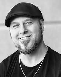 Leslie Redondo's Instagram, Twitter & Facebook