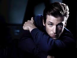 Be transported by bleu de chanel cologne, an exhilarating men's scent, into a glorious realm of lucid waters and serene nights. Gaspard Ulliel Hypnotique Dans Le Nouveau Film Bleu De Chanel Chanel Hommes Chanel Visages Masculins
