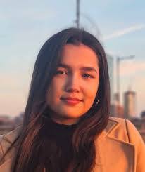 Danielle Knutson's Instagram, Twitter & Facebook