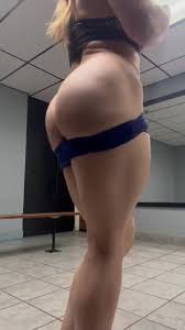 Girl gym mooning - ThisVid.com