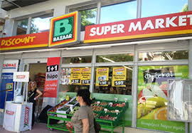 Έτσι, θα δείτε παιχνιδια για παιδιά κάθε ηλικίας, εργαλεία για άνδρες. Sok Sto Soyper Market Bazaar Sta E3arxeia Etrexan Panikoblhtoi Oi Pelates