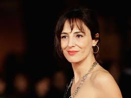 Valentina Carnelutti: «Bacio rospi e aspetto l'amore»