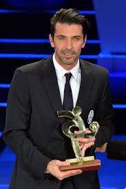 Pin By Stefianna20 01 On Gianluigi Buffon1 World Football Football Icon Buffon Goalkeeper