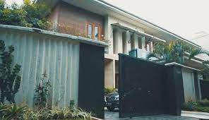 Sabtu, 14 desember 2019 12:12. Terlalu Mewah Sarita Abdul Mukti Lepas Rumah Istana Queen Lifestyle Bisnis Com
