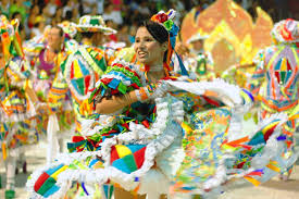 Quando a festa junina surgiu, as comidas eram a base de milho e amendoim para celebrar as colheitas da epoca. Trajes De Festa Junina Melhores Ideias Do Que Vestir No Sao Joao