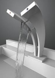 Badezimmerarmatur Die Ihr Bad Modern Und Umweltbewusst Gestaltet Badezimmerarmatur Wasserfall Wasserhahn Badezimmer