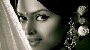 13 Years Of Om Shanti Om Deepika Padukone Becomes Shantipriya Again Updates Her Social Media Pages