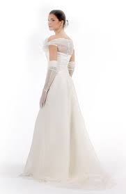 Gli abiti da sposa 2020 carettizzati dall'attenzione nella scelta dei materiali, la selezione di tessuti pregiati e l'inserimento di ricami brillanti. Mabel Cieloblu Sposa Abiti Da Sposa Italiani Abiti Da Sposa Designer Abito Da Sposa