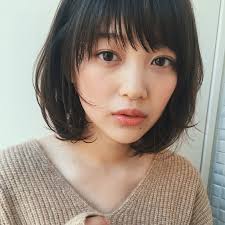 透明感がカギ 黒髪 さんに似合うナチュラルメイク講座 キナリノ ナチュラルメイク ショート パーマ 黒髪メイク