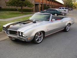 1970 Buick Skylark Gs Convertible Not Sure I Like It Dropped That Much Or The Red Interior But The Paint Scheme And Wheels Are Buick Carros Carros Classicos