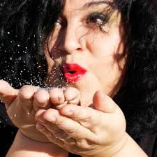 Amazon.com: Between Men: Katherine Govier: Libros