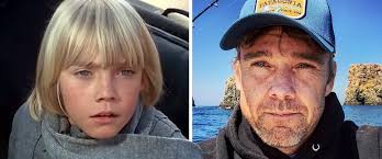 Schauspieler ricky schroder spielt die titelgebende rolle in dem kultfilm von 1980. Cedric Aus Der Kleine Lord So Sieht Ricky Schroder Heute Aus