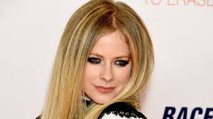 Die unbegrenzte fahrerlaubnis nach erwerb des führerscheins gibt es heute leider nicht mehr. Avril Lavigne Hat Biebs Nach Diagnose Ihre Hilfe Angeboten Promiflash De