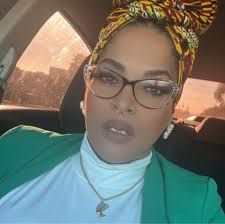 Nell Berry's Instagram, Twitter & Facebook