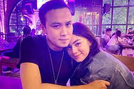 Pada 30 juni 2012 mereka dikaruniai seorang putra yang dinamakan rafello dimitri rizky. Nmml Dffq3 Qnm