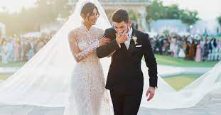 It was comprised of two pieces: Ø£Ù‚Ø±Ø¶ Ø¯Ø±Ø¬Ø© Ø§Ù„Ø­Ø±Ø§Ø±Ø© Ø«Ø§Ù†ÙŠØ§ Priyanka Chopra Wedding Gown Price Lepetittandem Com