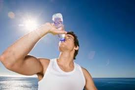 Minum air kosong boleh bantu badan kita untuk menyingkirkan racun dalam tubuh dan membantu membersihkan racun dalam darah. Bahaya Kelebihan Minum Air Pada Organ Tubuh