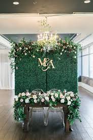 48 Gorgeous Ideas To Set Up A Wedding Backdrop Green Wedding Decorations Emerald Green Wedding Theme Emerald Green Weddings