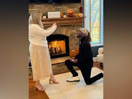 Family celebrates 2nd Thanksgiving dinner with mail carrier who came to  fathers aid - ABC News