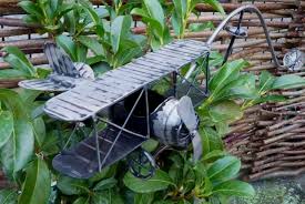 Windspiel Wippe Gartenstecker Flugzeug Doppeldecker Garten Deko Metall Gartenstecker Garten Deko Windspiele