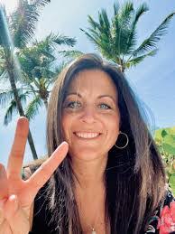 Holly Irwin's Instagram, Twitter & Facebook