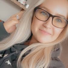 Cassandra Rae (@CassRaeC)