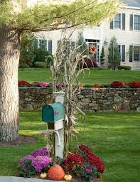 20 Ways To Help Create A Fall Inspired Front Lawn Mailbox Decor Mailbox Garden Fall Landscaping