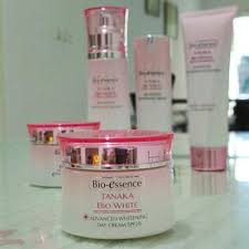 Iope men bio essence intensive conditioning moisturizing water serum for face, anti aging face serum, skin brightening and tightening formula for instead, our system considers things like how recent a review is and if the reviewer bought the item on amazon. Step Cerahkan Wajah Dengan Tanaka Bio White Rangkaian Skincare Bio Essence Beauty Fimela Com