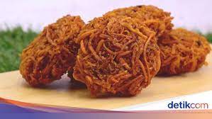 Getuk goreng ubi jalar ini patut anda coba di rumah, karena selain gurih cita rasa dari getuk ini begitu manis dan gurih. Kue Kremes Si Manis Renyah Dari Ubi Jalar