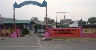 Sekolah menengah tengku aris bendehara (17 m), sm tengku aris bendahara (18 m), smk sultan abdul jalil kluang (237 m). Sk Felda Raja Alias 3 Ditutup