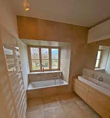 106 badezimmer bilder beispiele für moderne badgestaltung der moderne einrichtungsstil eignet sich perfekt für das badezimmer denn es gibt auf dem markt viele zeitgenössische armaturen oberflächen. Badgestaltung Fliesen Schwab