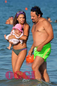 Dopo un argomento a piacere e camillo benso conte di cavour, brignano elemosina un tre alla professoressa di mario. Enrico Brignano Con Flora Canto E La Figlia Martina Prima Estate Da Papa Foto Esclusive Gossip