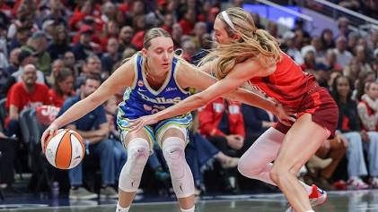 Sophomore star Paige Bueckers holds the keys to the Dallas Wings' high-powered offense., do AI tạo