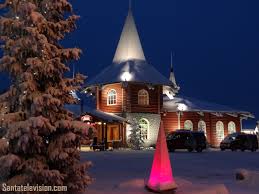  babbo natale, le sue renne, le sue motoslitte e gli elfi. Immagine Casa Del Natale Nel Villaggio Di Babbo Natale A Rovaniemi Nella Lapponia Finlandese