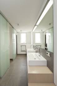 Homify Klassisches Badezimmer Wohnung Badezimmerspiegel