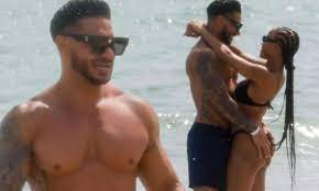 Paul DJ Pauly D DelVecchio and girlfriend Nikki Hall put on a loved-up  display in Miami Beach | Daily Mail Online