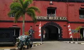 Untuk dapat mengunjungi wisata museum benteng vredeburg ini anda tidak perlu khawatir karena harga tiket masuknya sangatlah murah. 10 Gambar Benteng Van Der Wijck Kebumen Harga Tiket Masuk Lokasi Alamat Hotel Terdekat Misteri Mitos Jalan Menuju Ke Sana Jejakpiknik Com