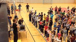 Skjetten skole i lillestrøm holdes stengt hele neste uke for å vinne kontroll over smittespredningen, opplyste kommuneledelsen søndag. Skjetten Skole 2013 Nrk