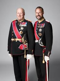 This is the official site of the hurtigruten ship ms kong harald. Could Anyone Tell Me What Kind Of Suit And Sword Kong Harald And Prince Haakon Of Norway Are Equipped With Swords