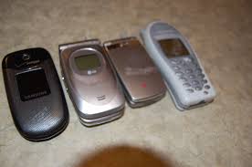 Samsung's current dominance in the market wasn't achieved overnight. Awesome 4 Vintage Cell Phones Lg Flip Samsung Flip Lg Flip Sony Ericsson Pull Out At Check More At Http Harmonisprodu Phone Flip Cell Phones Cell Phone