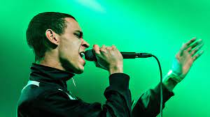 Liss har blandt andet brugt karantænen på deres lisstening sessions live på. 3qfwjdmteiuglm