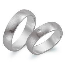 Besonders gerne werden diese mit verschiedenen mattierungen getragen: Eheringe 585er Weissgold Mit Diamant Wr0579 5s