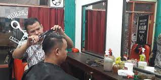 Maybe you would like to learn more about one of these? Cerita Tukang Cukur Telanjur Potong Rambut Pelanggan Saat Listrik Padam