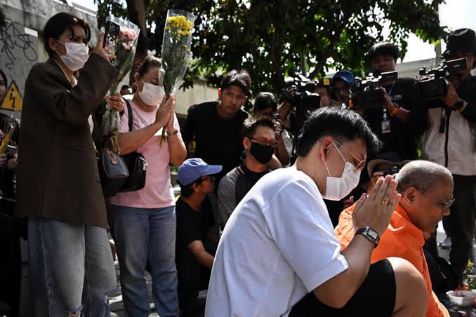 Families claim bodies as Bangkok fire toll rises to 30