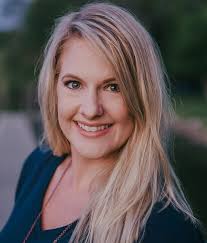 Elise Schafer's Instagram, Twitter & Facebook