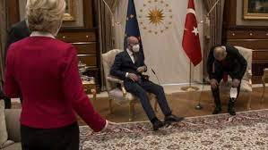 She was later seated on a large beige sofa, away from her male counterparts. Draghis Attacke Auf Erdogans Macho Gehabe Das Sofa Des Diktators Politik Stuttgarter Zeitung