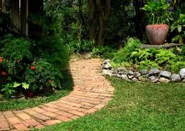 Been installing patios and walkways for close to 20 years (me only the last 12, my father before that) and we've never had one sink or heave. Diy Garden Paths 7 Thrifty Designs Bob Vila